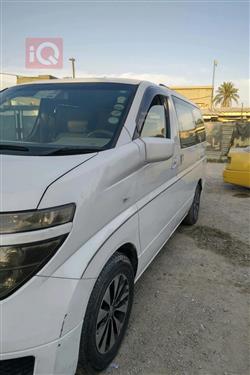 نیسان ئێلگراند